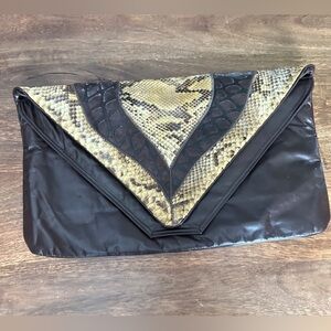 New York New York Genuine Leather Snakeskin Clutch – Vintage 70s USA Made